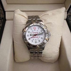 COLLECTIBLE Women's Swiss Army 1999 Toyota Gator Bowl Watch - Team Issued!